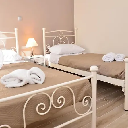 Moutros Cozy Sokrákion