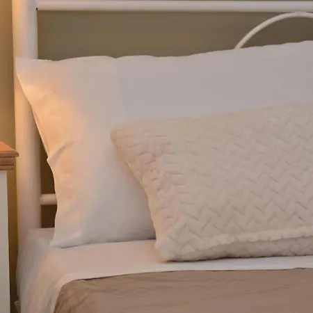 Moutros Cozy Sokrákion