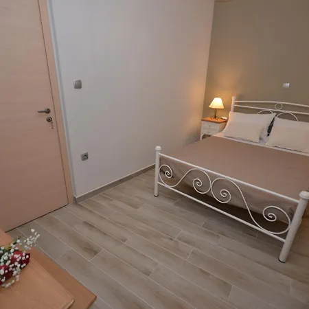 Moutros Cozy Sokrakion